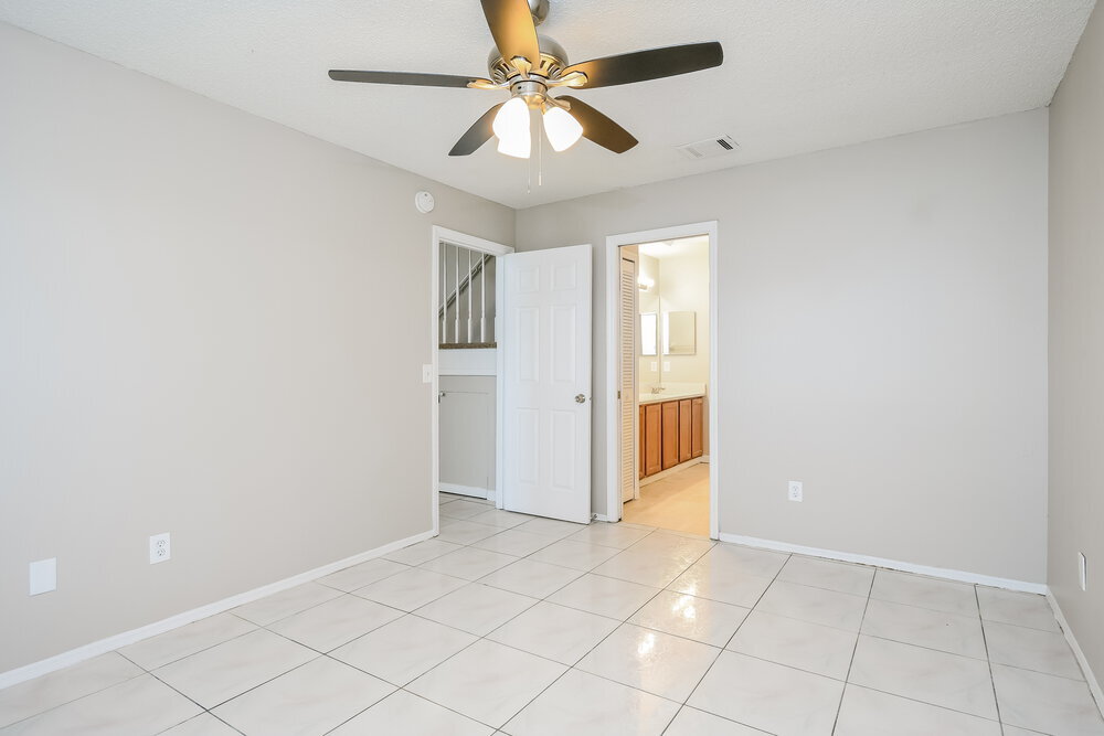 Building Photo - 305 Palmview Ct