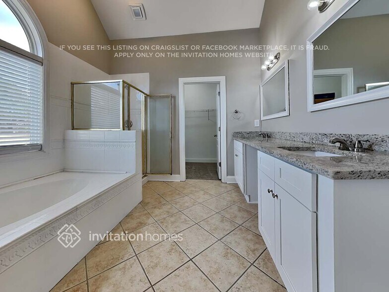 Building Photo - 1135 Rowanshyre Cir