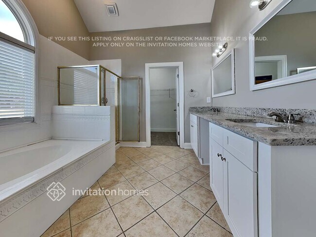 Building Photo - 1135 Rowanshyre Cir