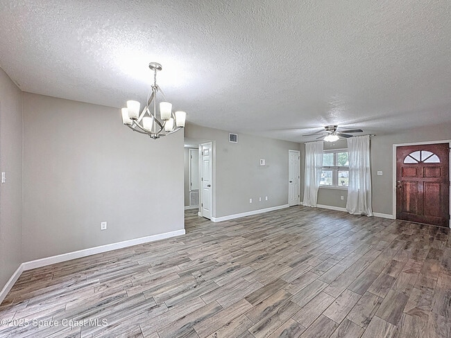 Building Photo - 170 Moore Ave