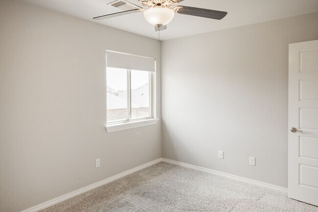 Building Photo - 3320 NW 187 Ter