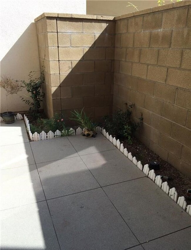Building Photo - Detached 3 bedroom + Loft home in Irvine!