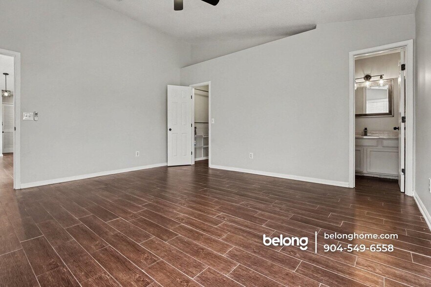 Building Photo - 7641 Rain Forest Dr N