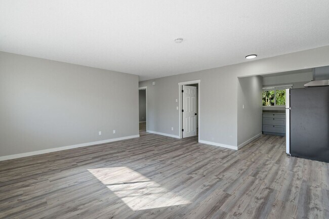 Building Photo - Beautifully remodeled 3BR in Gresham. 1/2 off first months rent!