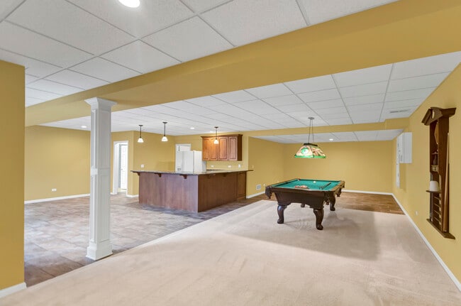 Building Photo - 3N812 John Greenleaf Whittier Pl