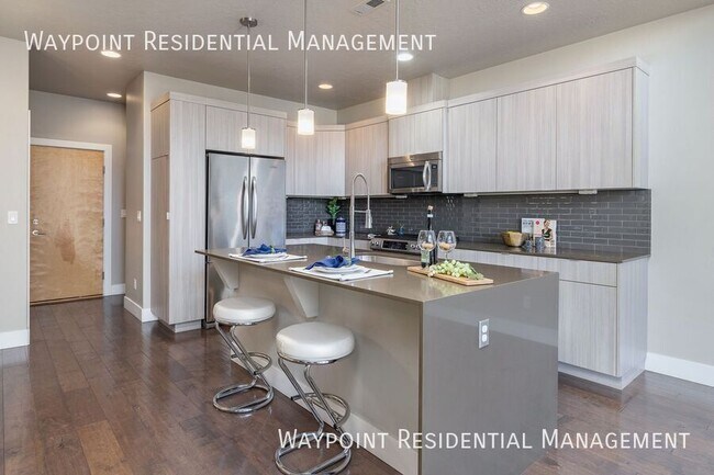 Building Photo - 1415 E Lone Creek Dr