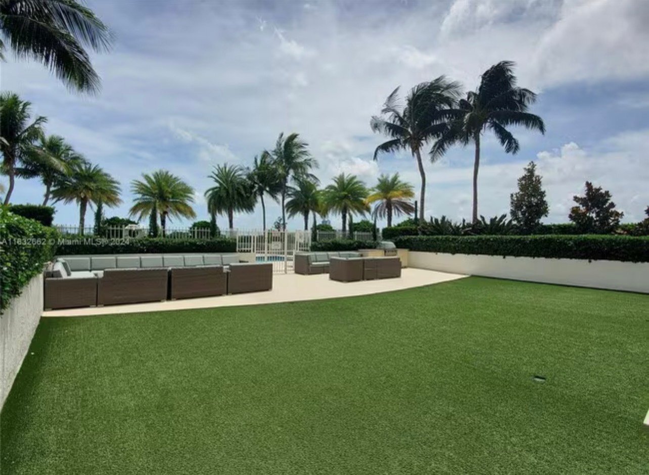 Building Photo - 3000 Coral Wy