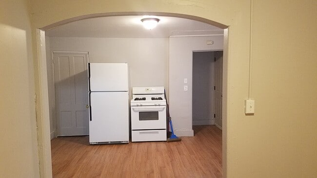 Kitchen - 11 Shetucket Ave