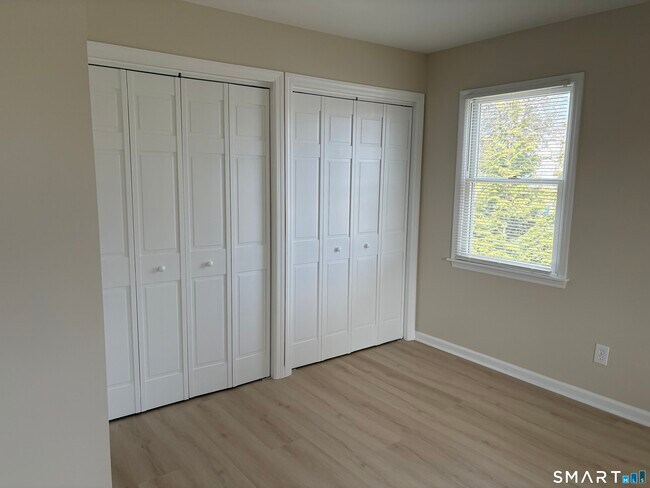 Building Photo - 41 1/2 Cedar Crest Pl