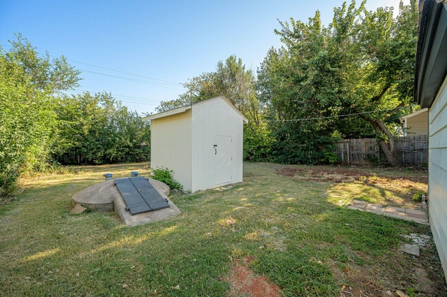 Building Photo - 4013 Mallard Dr