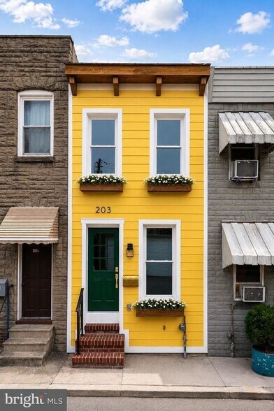Building Photo - 203 S Madeira St