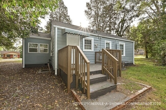 Building Photo - 301 Seldon Dr