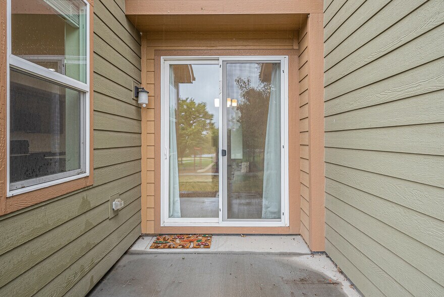 Building Photo - 9790 Clermont Ln