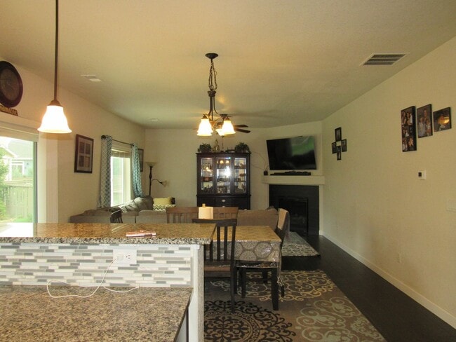 Building Photo - Stunning Longmont home