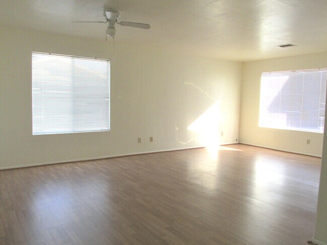Living room - 631 N Sartillion Ave