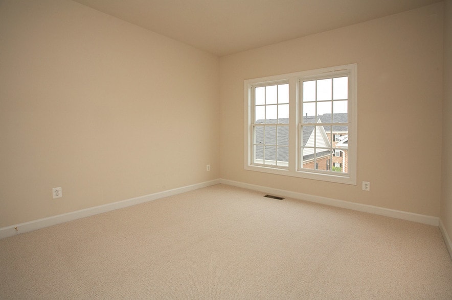 Building Photo - 560 Odendhal Ave