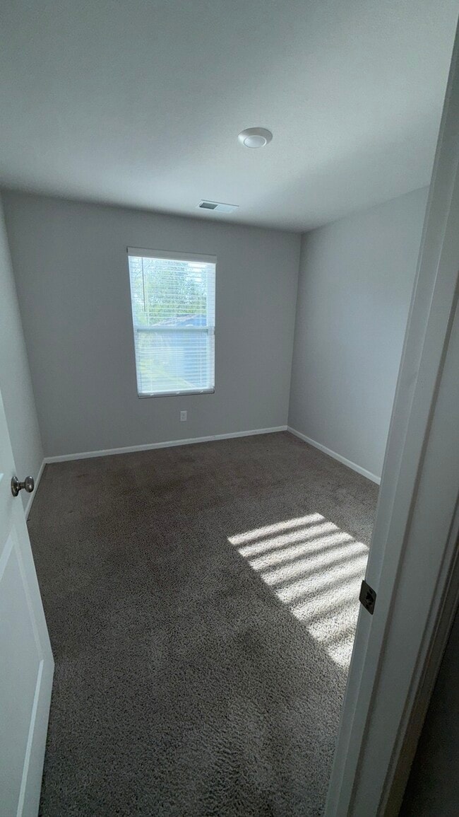 Building Photo - Lovely 3-Bedroom Home in a Quiet Kansas Ci...