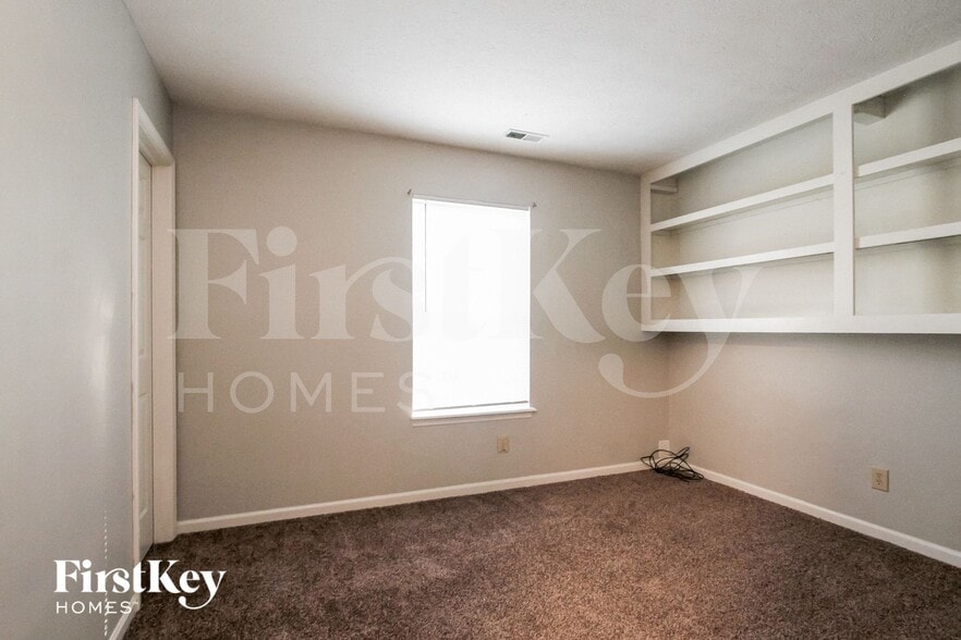 Building Photo - 41 Knoll Ln
