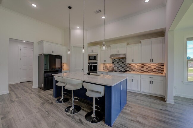 Building Photo - 6421 Wrenley Cv