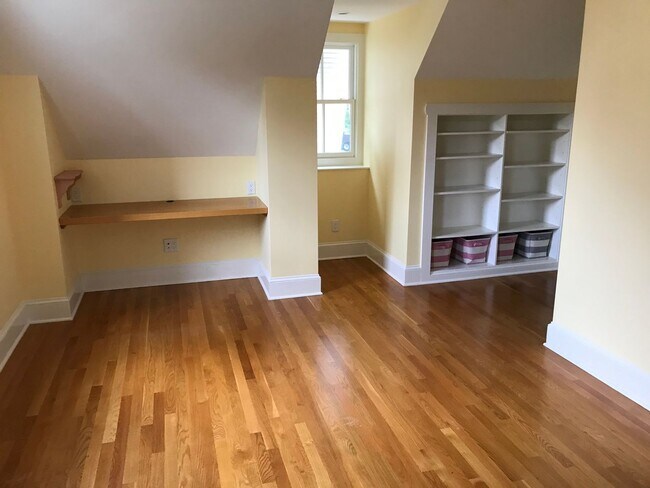 Building Photo - 7200 Airlie Pl