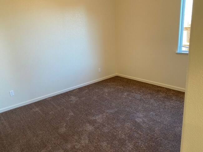 Building Photo - NEWER 3 Bedroom 2 Bath Home For Rent in Gated Community