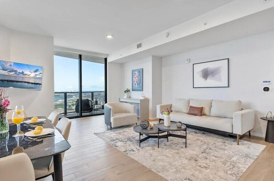 Primary Photo - 398 NE 5th St