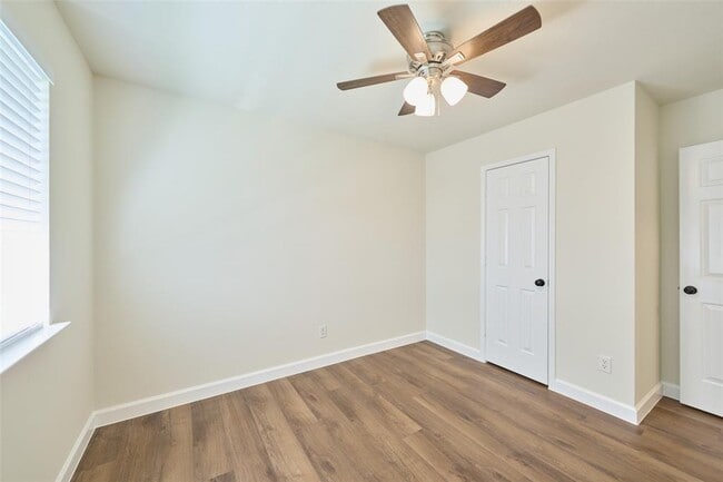 Building Photo - 354 Fantasy Ln