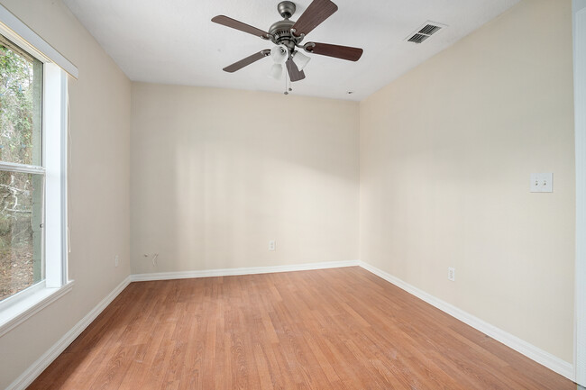 Building Photo - 3/2 in Orange City, 2 car garage, $1695/mo...