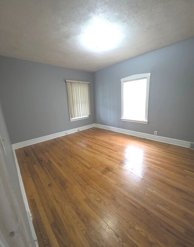 Building Photo - 1218 N 18th Ave