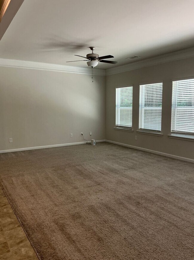 Building Photo - 3-bedroom, 2.5-bathroom single-family home