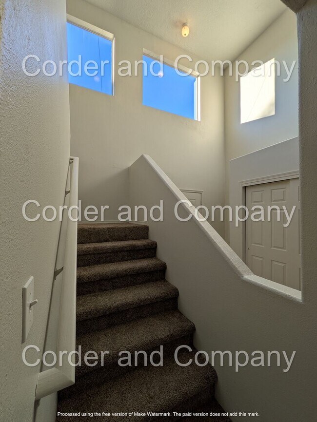 Building Photo - Beautiful & Cozy 3 Bedroom 2.5 Bathroom 1,760 Sq.Ft 2 Story Townhome