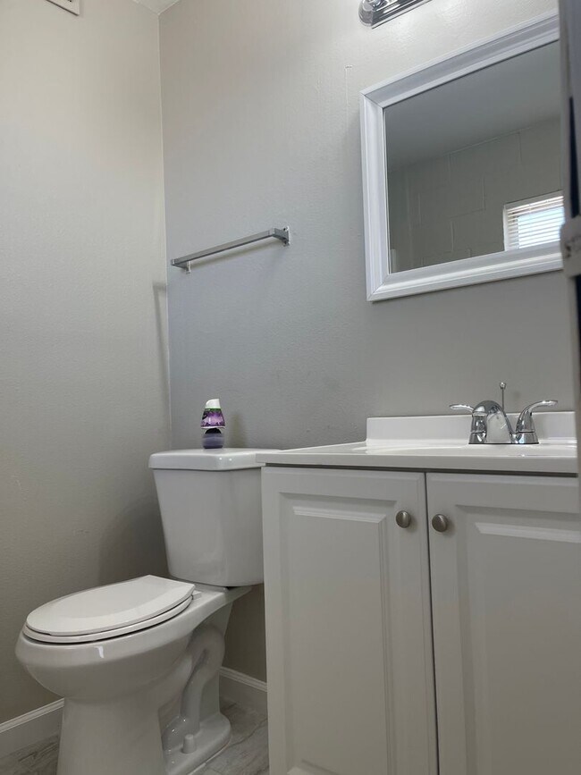 Building Photo - Charming 3-Bedroom Home Near UNLV & the Strip