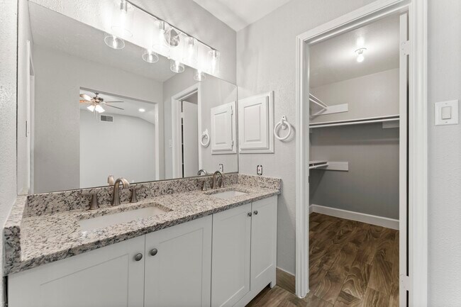 Building Photo - 1111 Tanglewild Ln