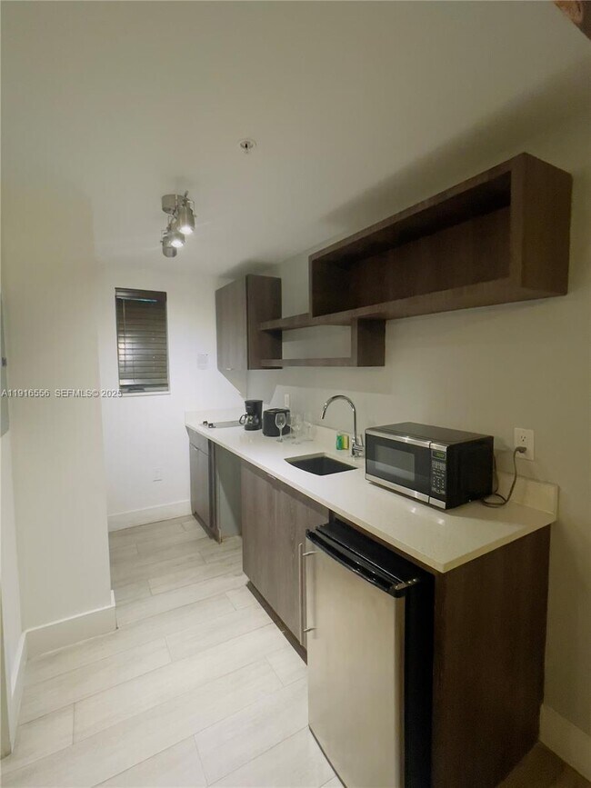 Building Photo - 6755 Harding Ave