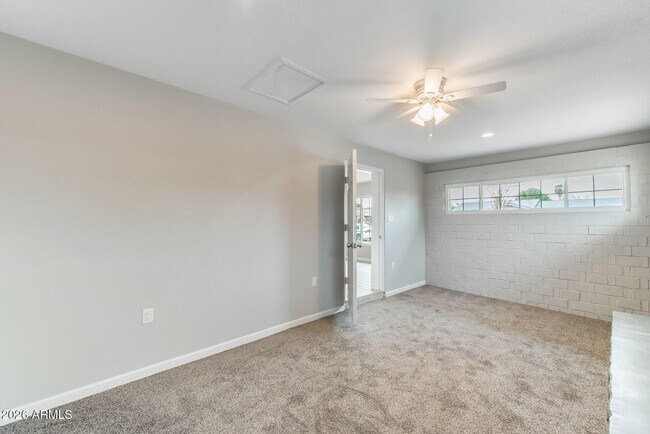 Building Photo - 3920 W Tuckey Ln