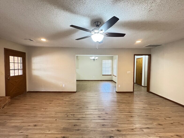 Building Photo - 8636 NW 86th St