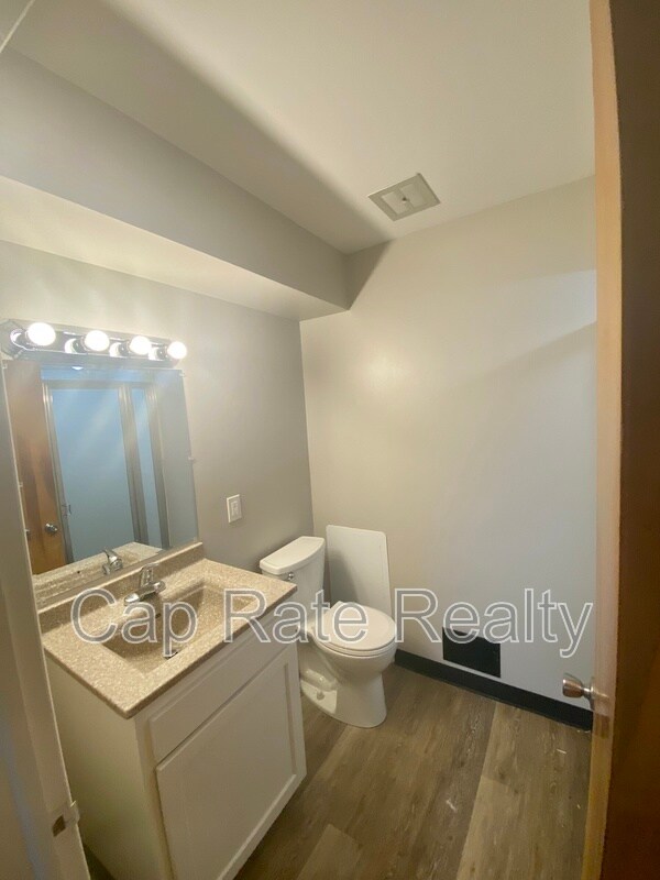 Building Photo - 26 S Hampton Rd