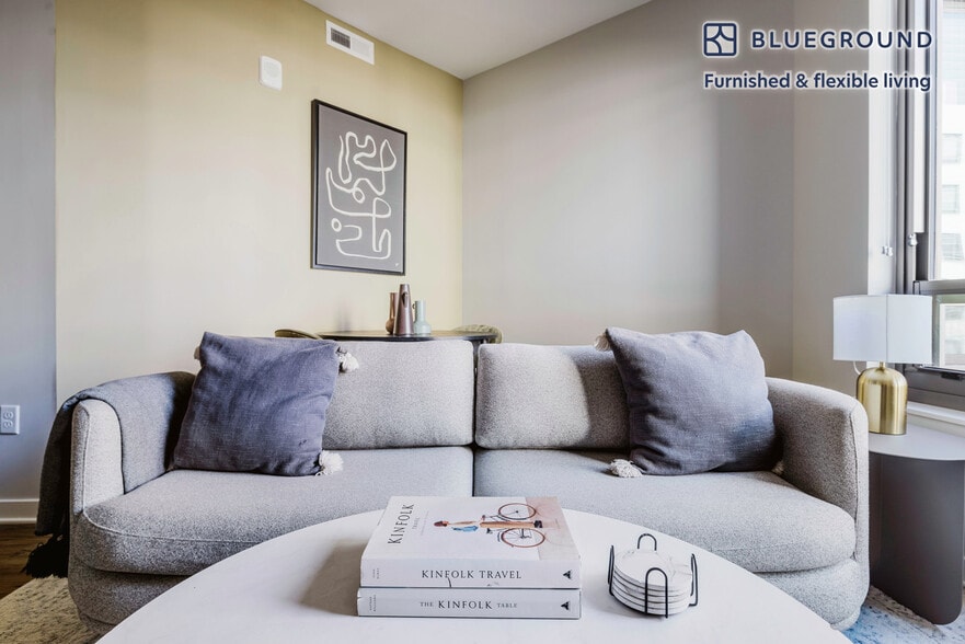 Building Photo - 624 N Glebe Rd