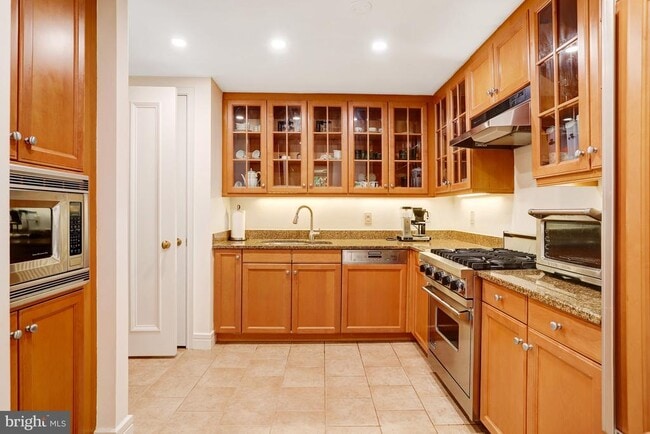 Building Photo - 1155 23rd St NW