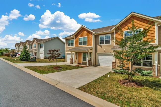 Building Photo - 1216 Pauline Trail Dr