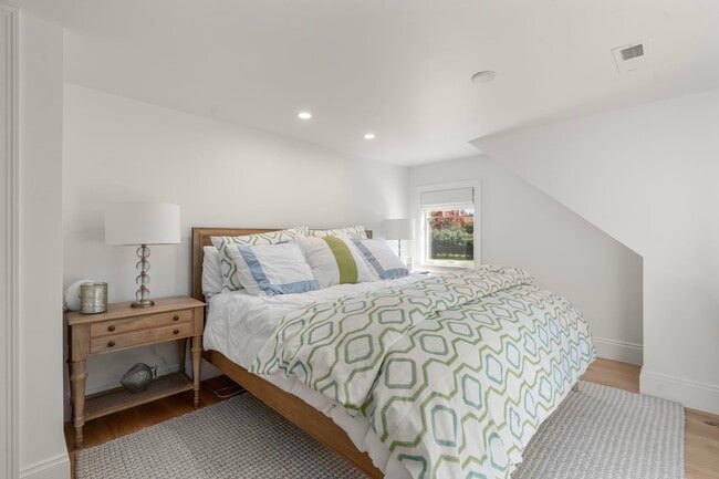 Building Photo - 335 Central Rd