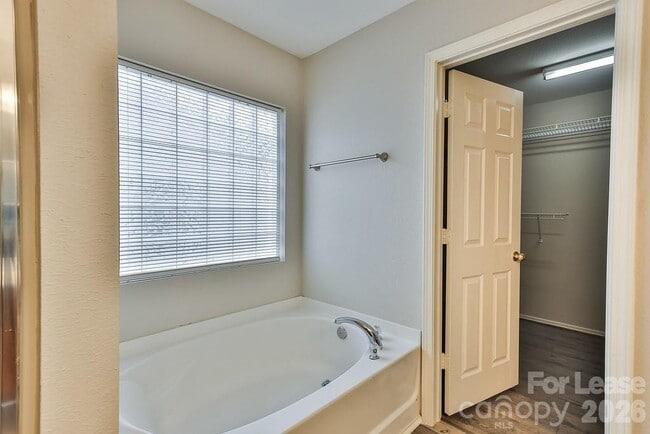Building Photo - 8946 Chalkstone Rd