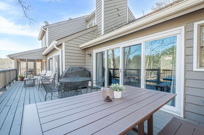 Building Photo - 117 Lakeview Cir