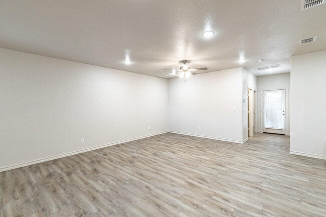 Building Photo - 5502 Kemper St