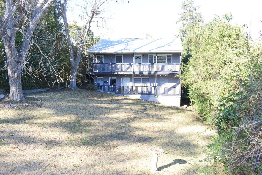 Building Photo - 2103 Pender Ave