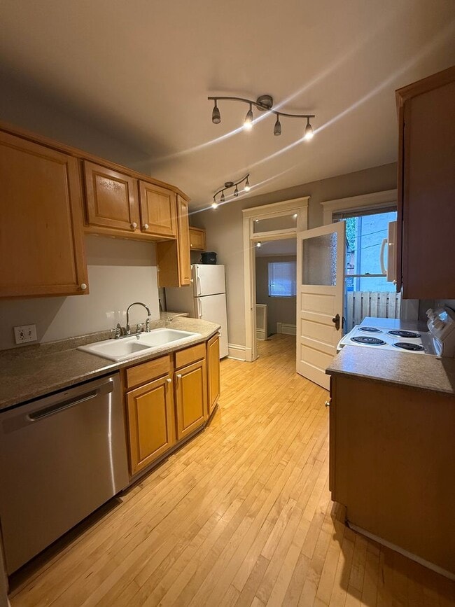 Building Photo - Gorgeously Classic 2 Bed/1 Bath in Whittier/City Park! AVAILABLE NOW!