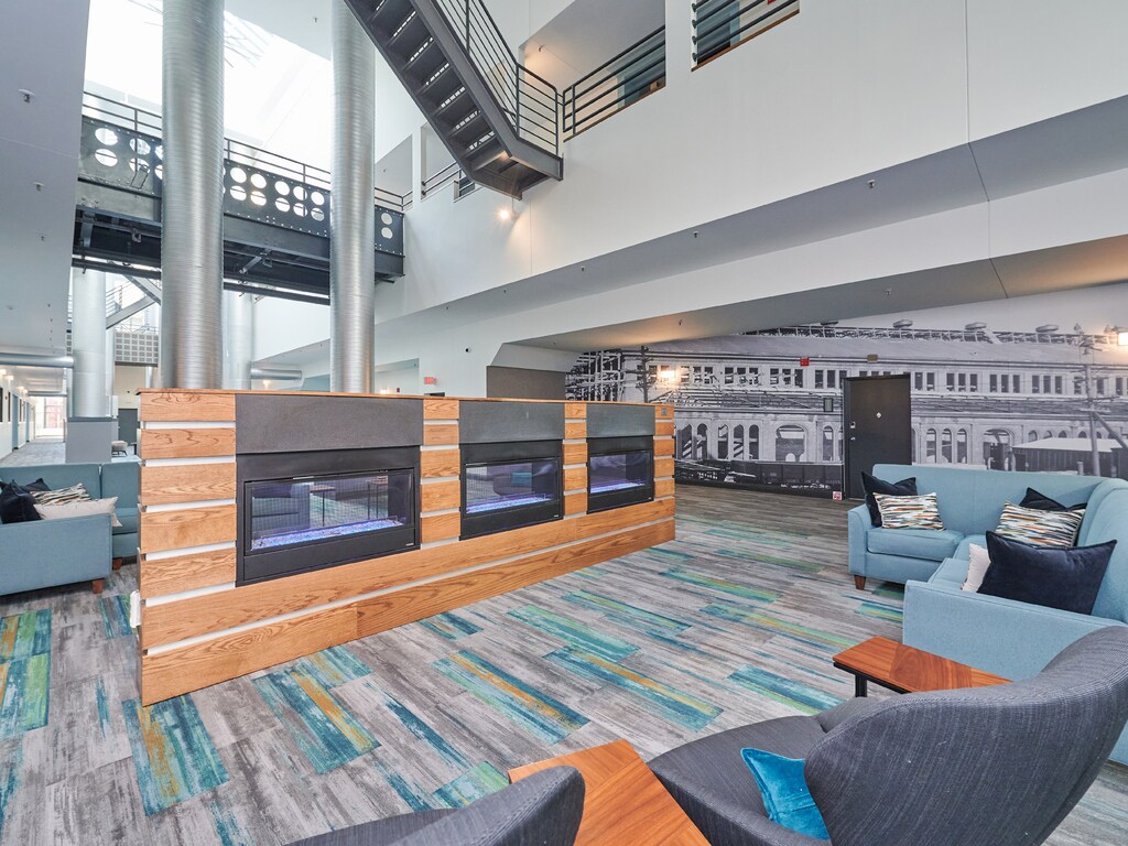 Common Sitting Area - 106 13th St