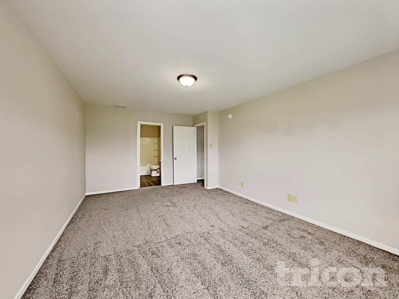 Building Photo - 746 Streamside Dr