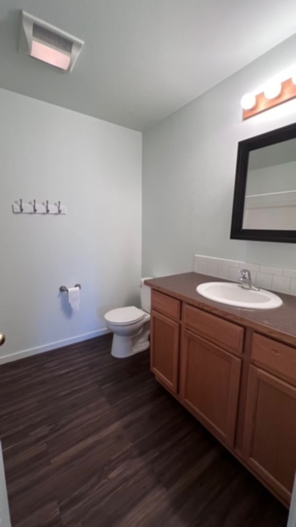 Building Photo - 5 bedroom 2 bath duplex coming soon!!!
