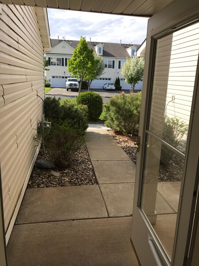 6 - 676 Cobblestone Way